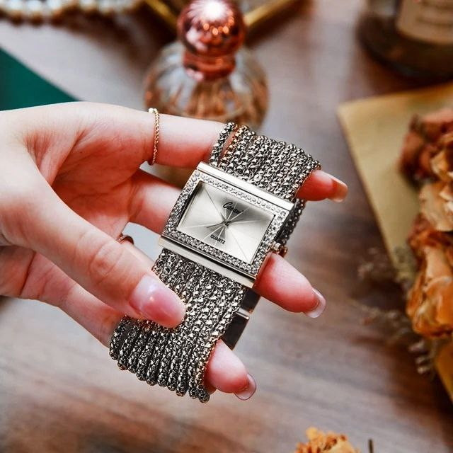 ساعت مچی عقربه ای زنانه کاچی مدل پهن کد 02