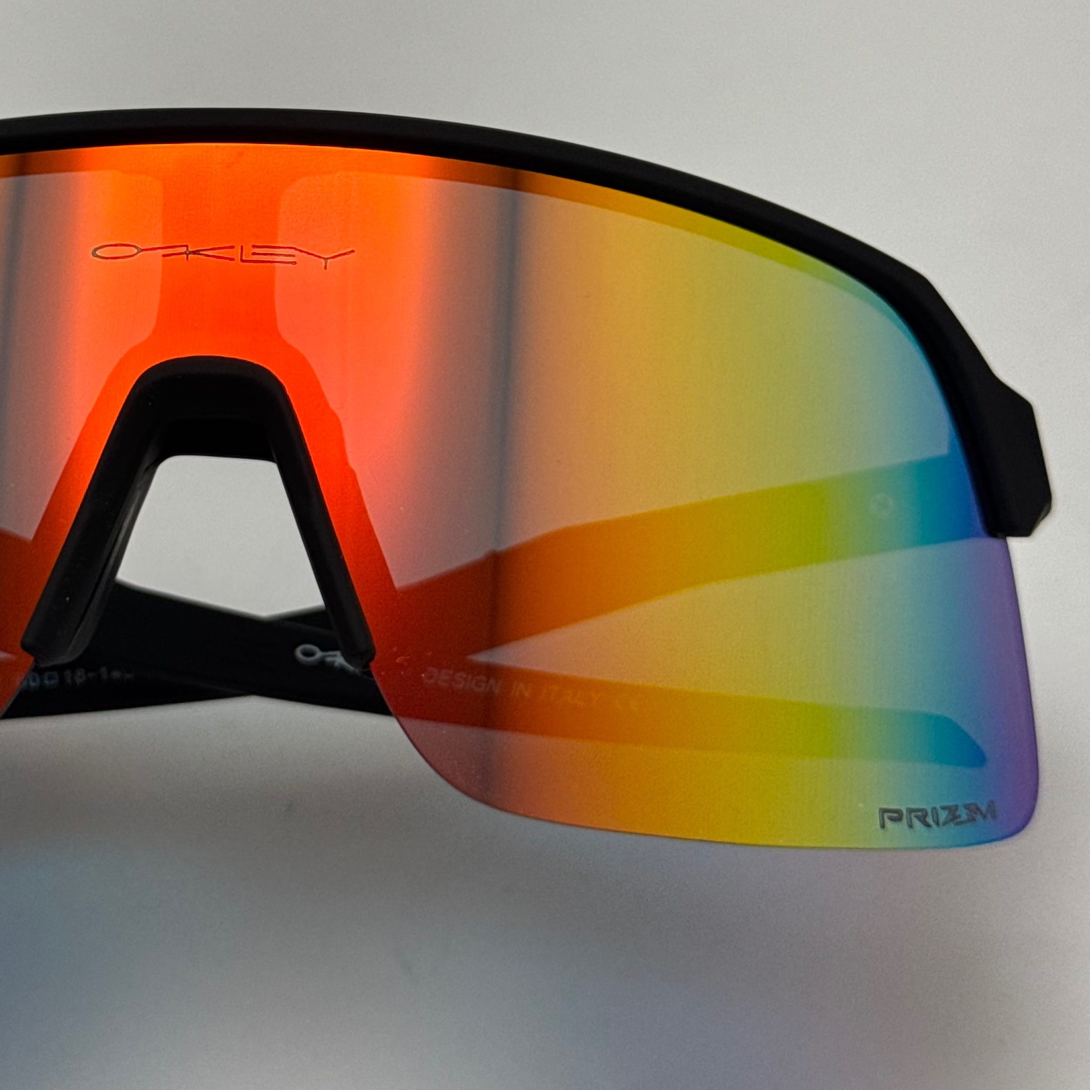 عینک آفتابی اسپرت اوکلی OAKLEY مدل SUTRO فریم مشکی عدسی آتیشی