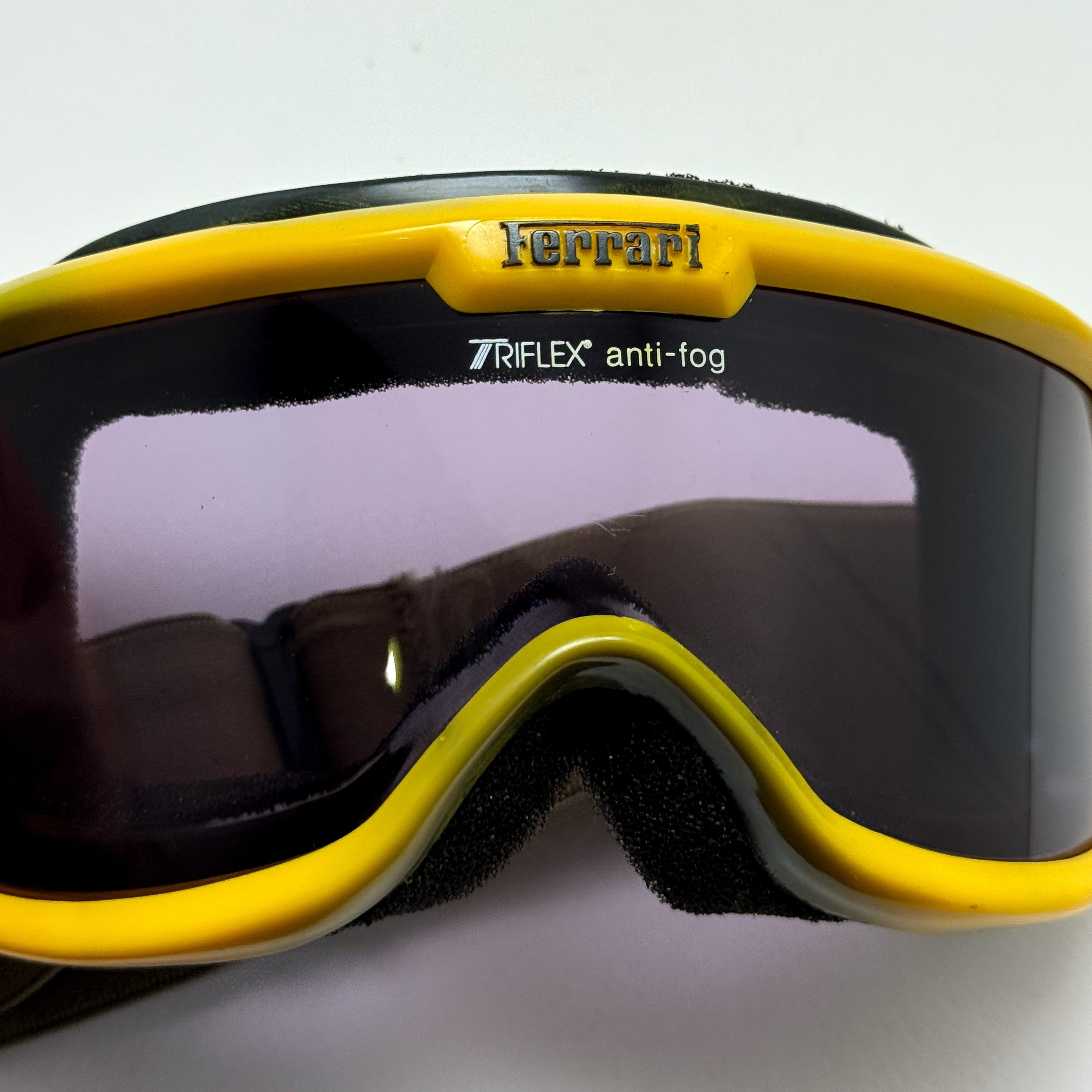 عینک اسپرت و اسکی و موتور سواری و ورزشی برند فراری نرم و نشکن یووی 400 زد بخار مخصوص انواع ورزش