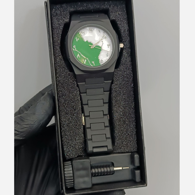 ساعت فول بلک همراه با بند کوتاه کن