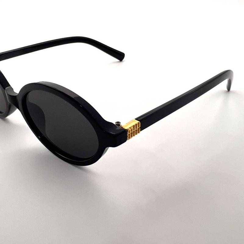 عینک آفتابی زنانه و مردانه بیضی UV 400 مدل M111