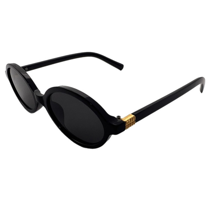 عینک آفتابی زنانه و مردانه بیضی UV 400 مدل M111