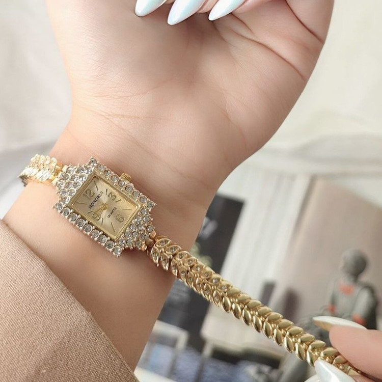 ساعت مچی عقربهای مکانیکی زنانه مدل queen