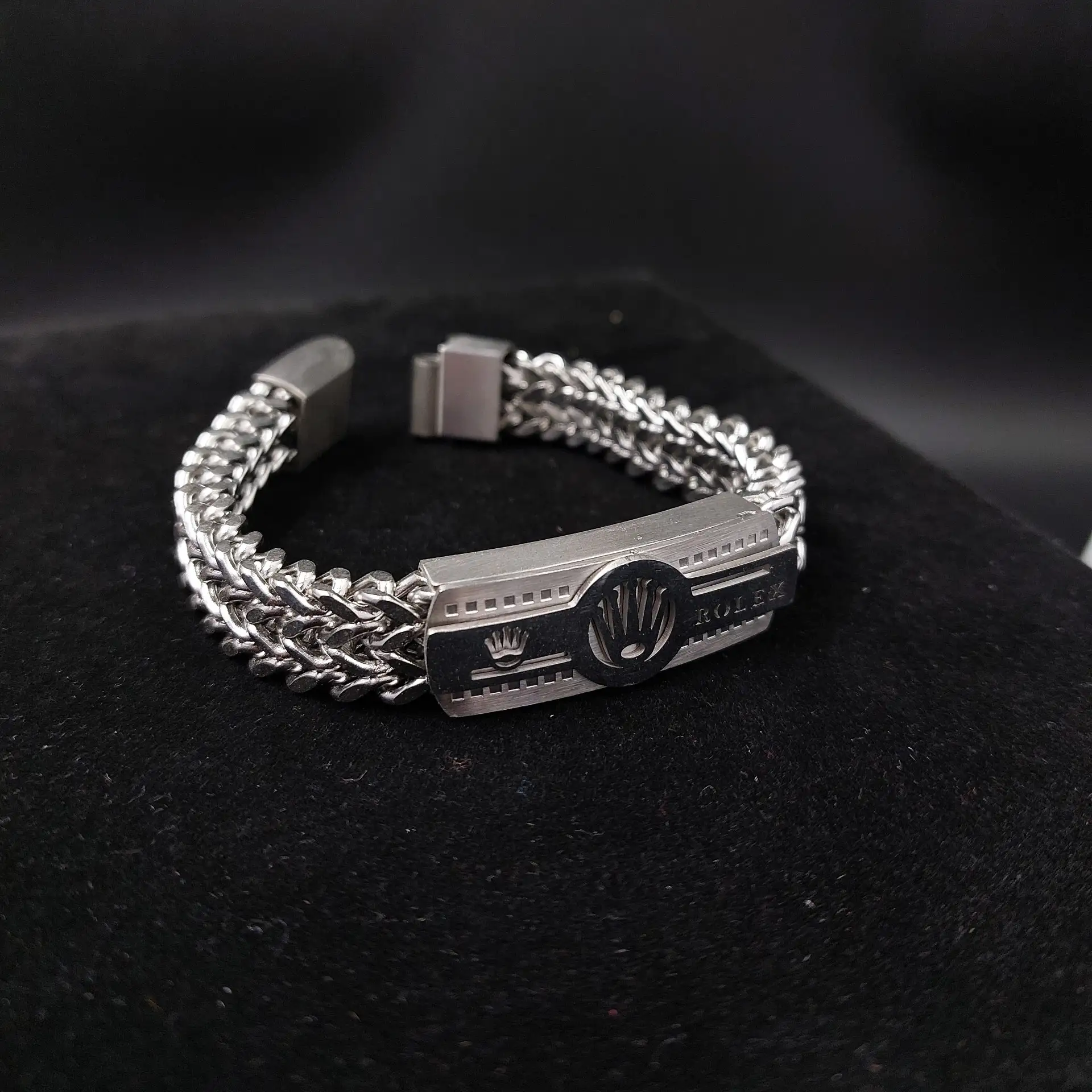 دستبند استیل مردانه پلاک رولکس ROLEX زنجیر چهار وجهی دولاین رنگ ثابت کد amp (پس کرایه)