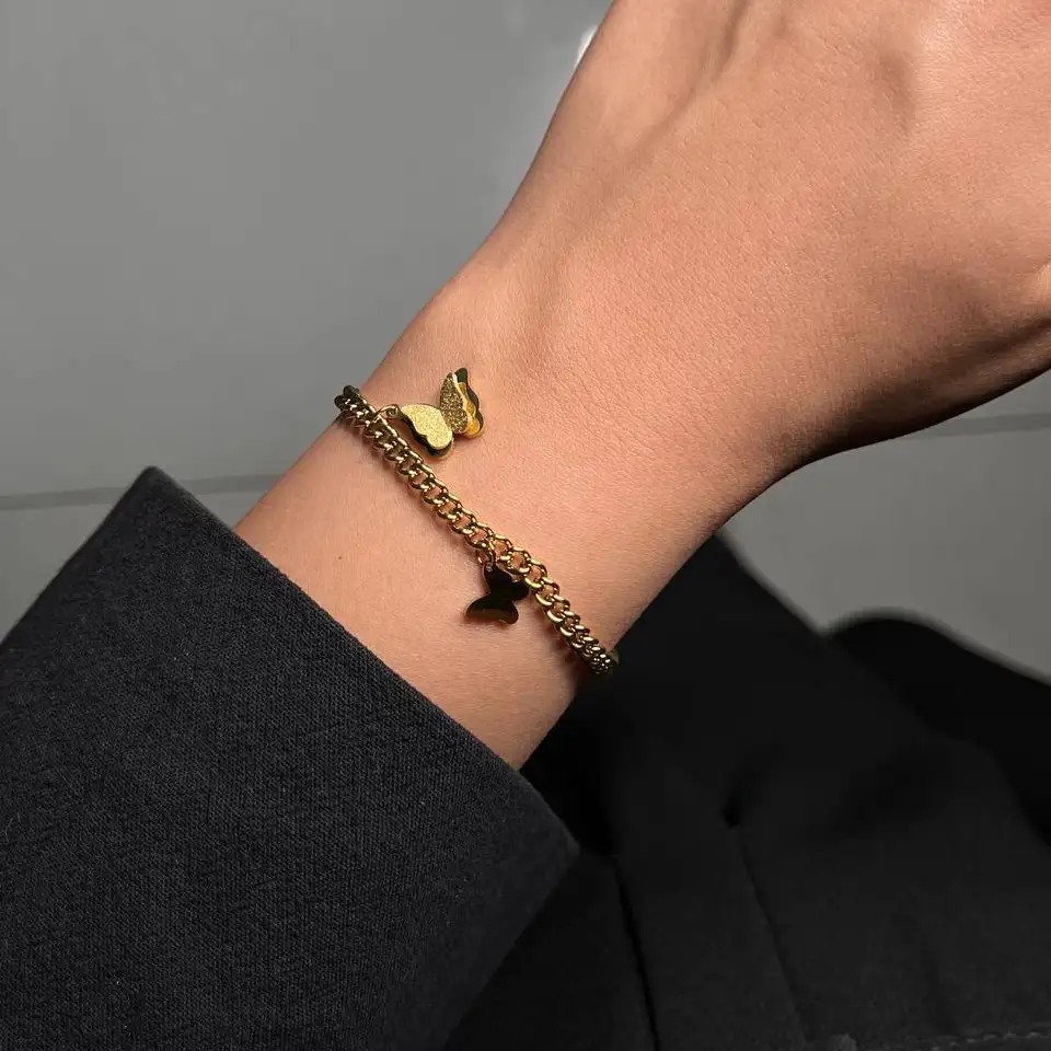 دستبند زنانه و دخترانه استیل طرح آویزدار پروانه ضد حساسیت رنگ ثابت کد atk (پس کرایه)