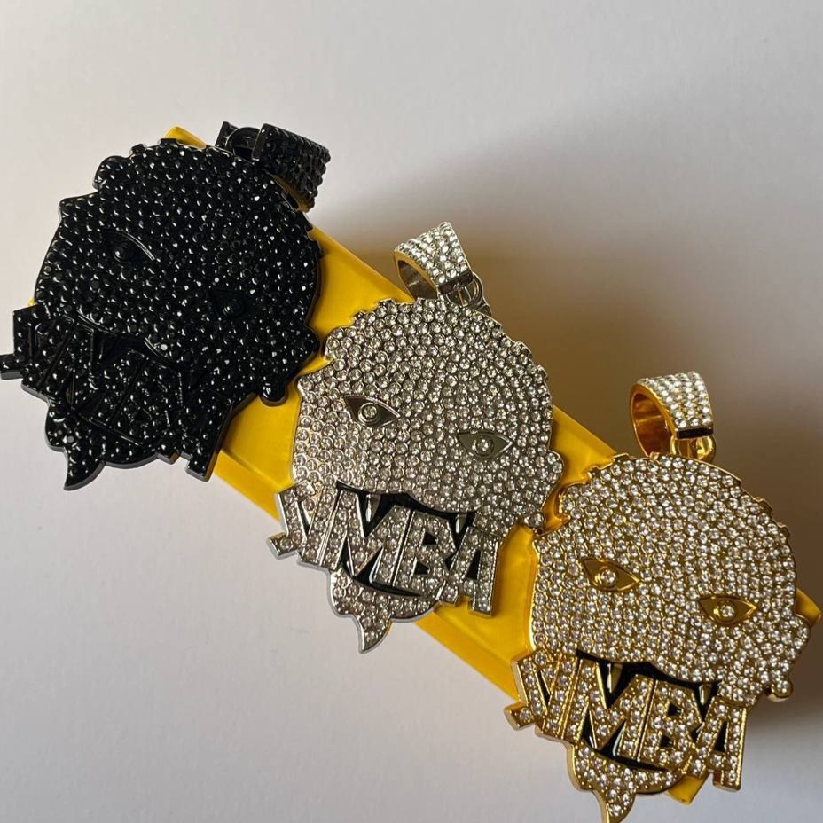 گردنبند پلاک فول نگین کاری شده طرح قلب تیر خورده رنگ ثابت با کیفیت بالا کد zel (پس کرایه)