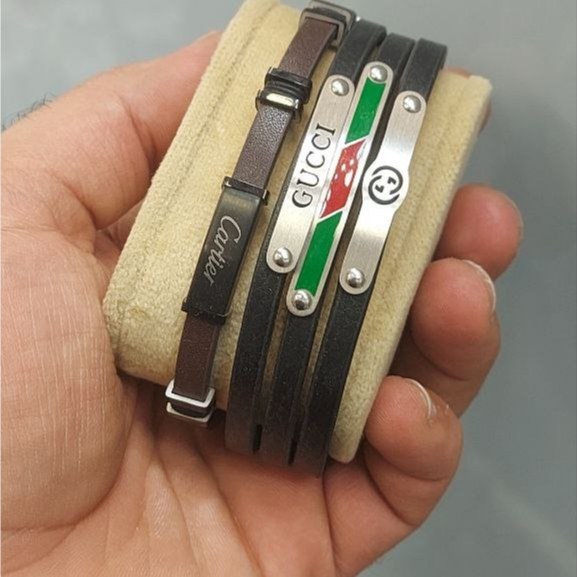 دستبند چرمی قفل و پلاک استیل مردانه کارتیر Cartier کیفیت چرم عالی تنوع طرح رنگ ثابت کد bn (پس کرایه)