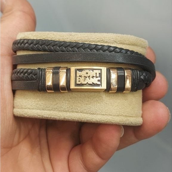 دستبند چرمی قفل و پلاک استیل مردانه ورساچ Versace کیفیت چرم عالی تنوع طرح رنگ ثابت کد bn (پس کرایه)