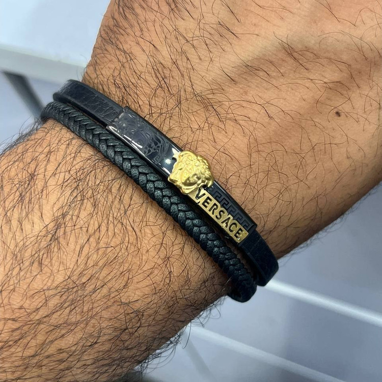 دستبند چرمی قفل و پلاک استیل مردانه ورساچ Versace کیفیت چرم عالی تنوع طرح رنگ ثابت کدbn (پس کرایه)