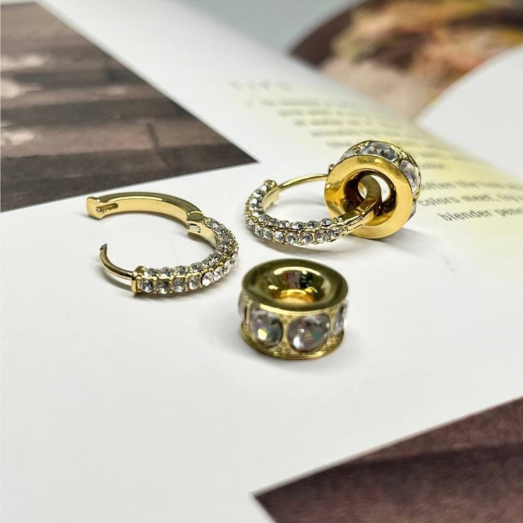 گوشواره طرح جواهری (میخ نقره) طرح دو حلقه در هم نگین رنگ ثابت کد tk (پس کرایه)