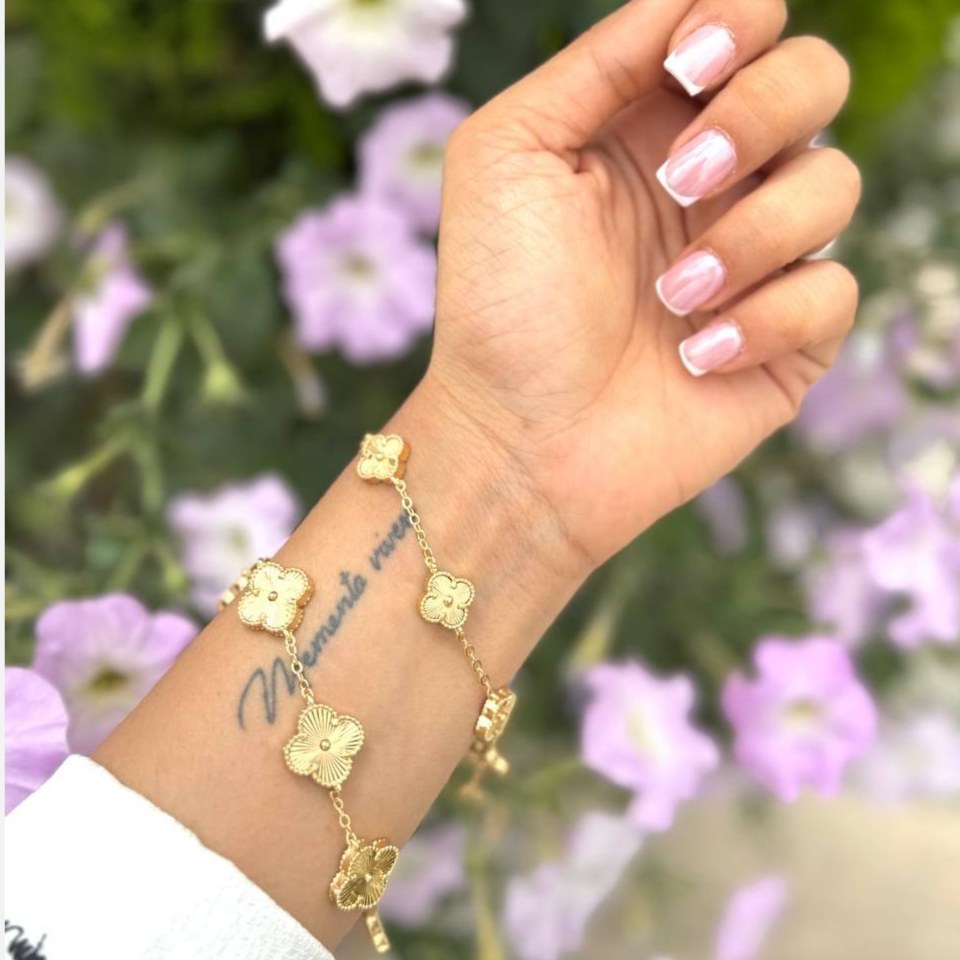 دستبند استیل زنانه طرح گل ونکلیف Vancleef رنگ ثابت کد sm (پس کرایه)