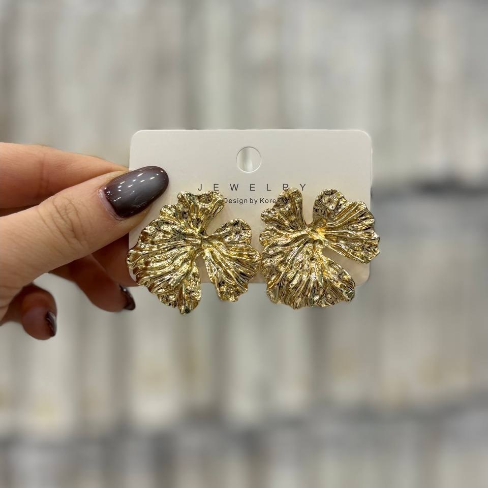 گوشواره فشن زنانه و دخترانه مینیمال دفرمه طرح حلقه وسط مروارید رنگ ثابت تنوع مدل کدgy