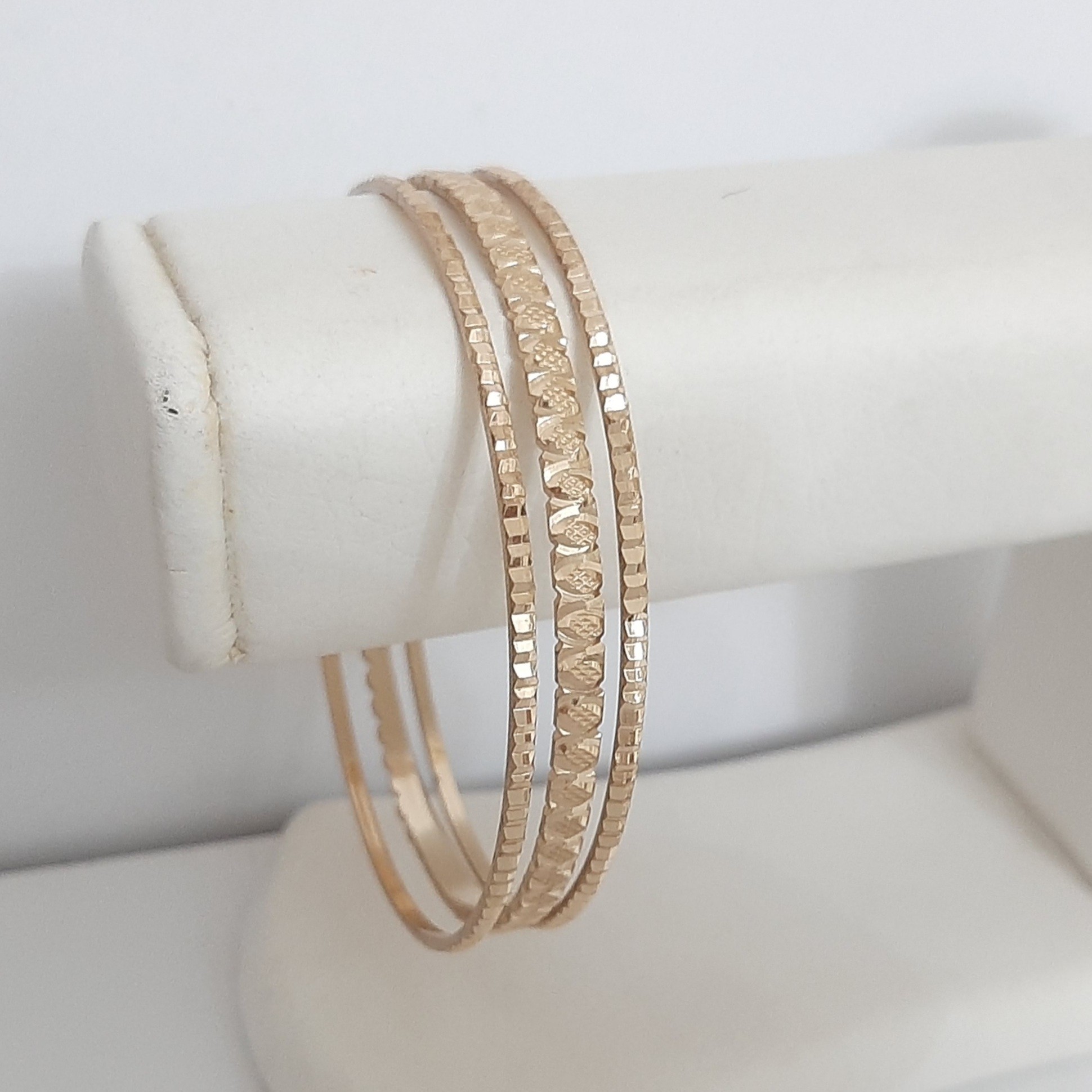 النگو کاملا رنگ ثابت ترکیبی 3 تایی مناسب استفاده دائم ورق بزنید و توضیحات رو بخونید لطفا
