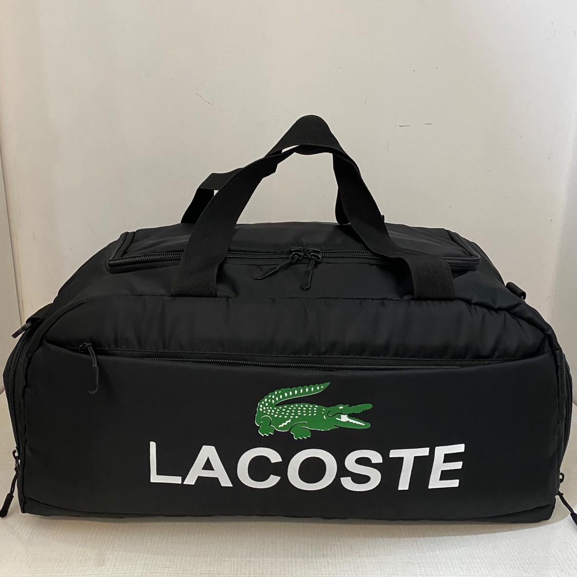 ساک ورزشی برند LACOSTE،جاکفشی دار(پس کرایه)