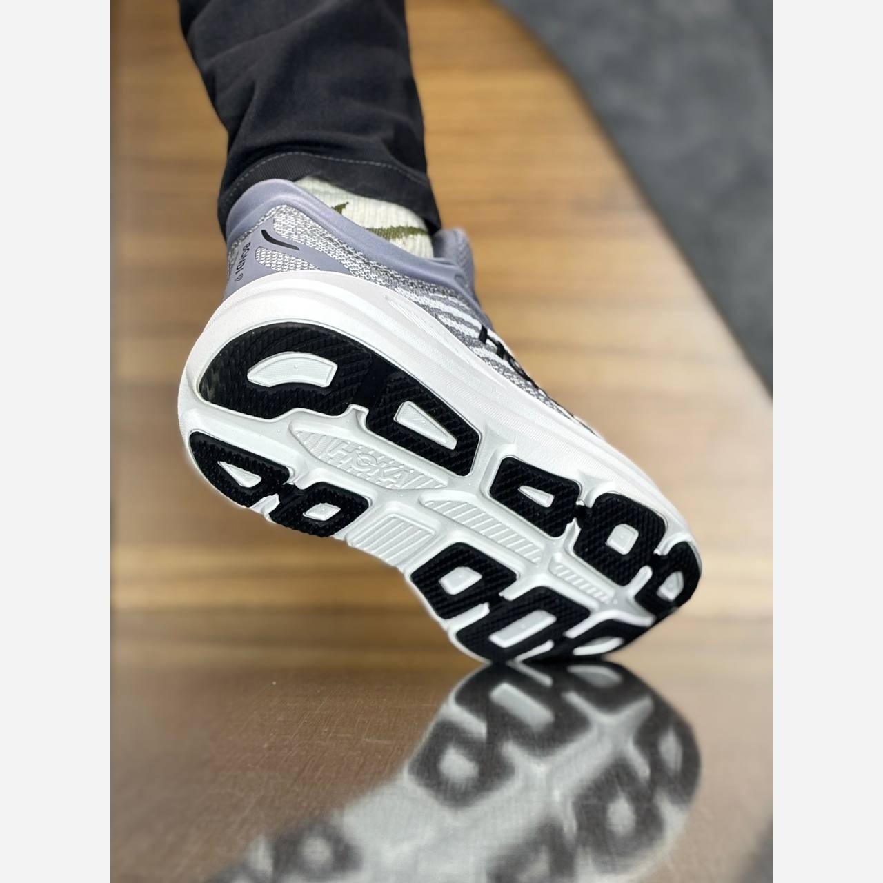 کفش هوکا مدل باندی 9 shoes hoka bondi مناسب پیاده روی