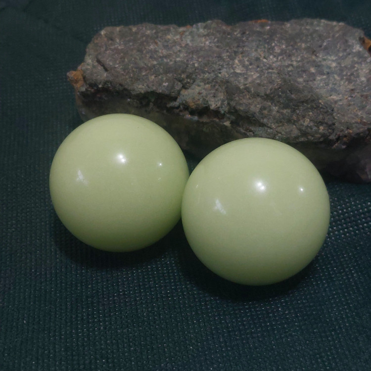 گوی سنگی شب نما درشت