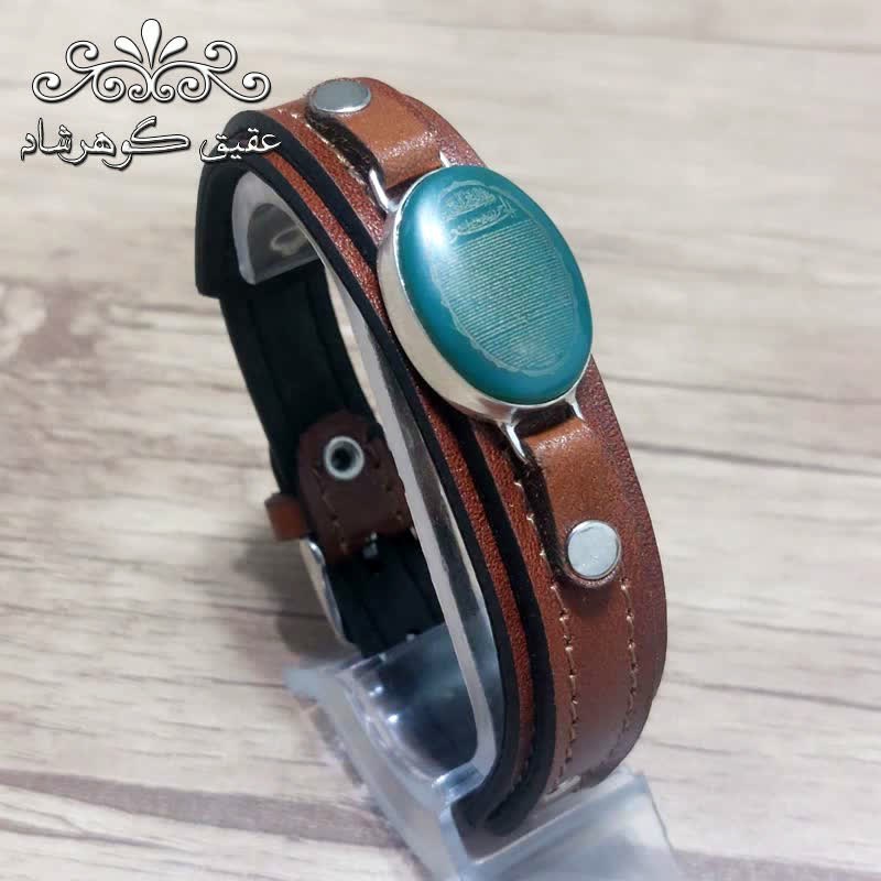 دستبند چرم قهوه ای عقیق سبز با حکاکی حرز کامل امام جواد(ع)