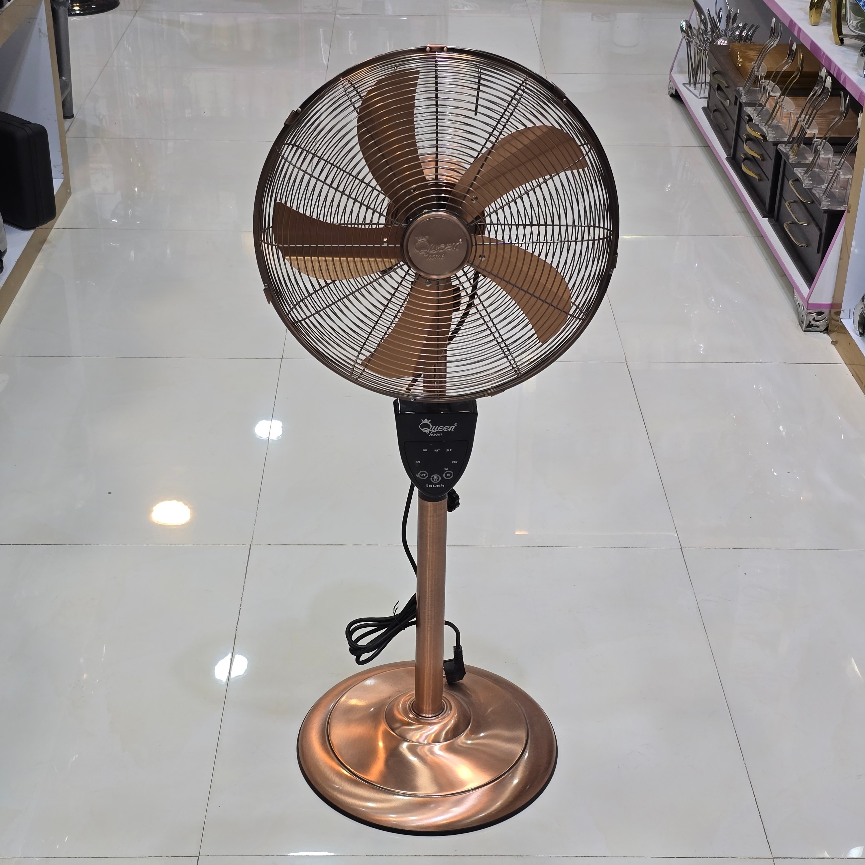 پنکه ایستاده کوئین هوم مدل QH-6680 ریموت دار 5 پره با ارسال رایگان