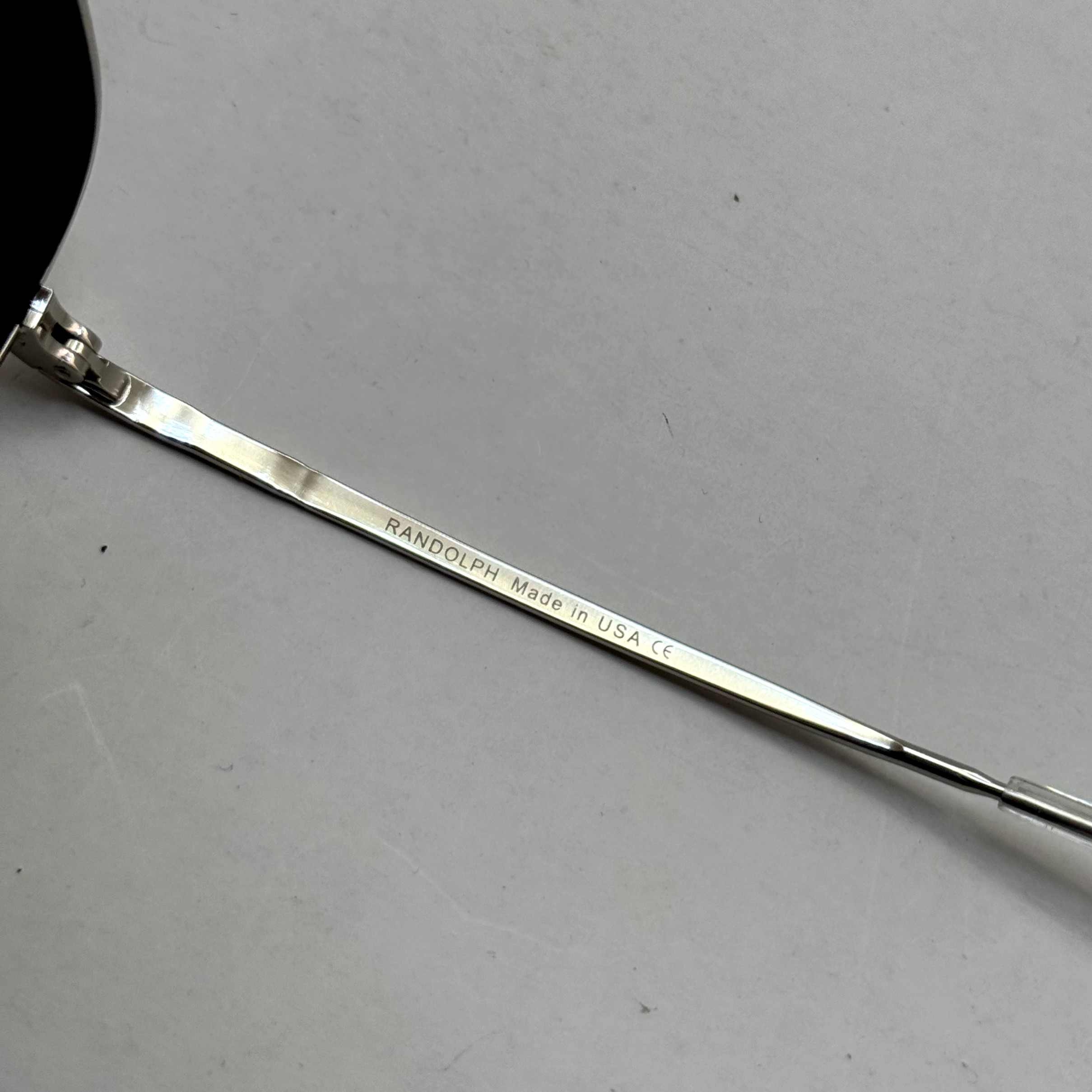 عینک آفتابی خلبانی رندولف شیشه سنگ آنتی رفلکس مشکی فریم نقره ای فول پک RANDOLPH AVIATOR RE 58 WHITE GOLD (ارسال رایگان)