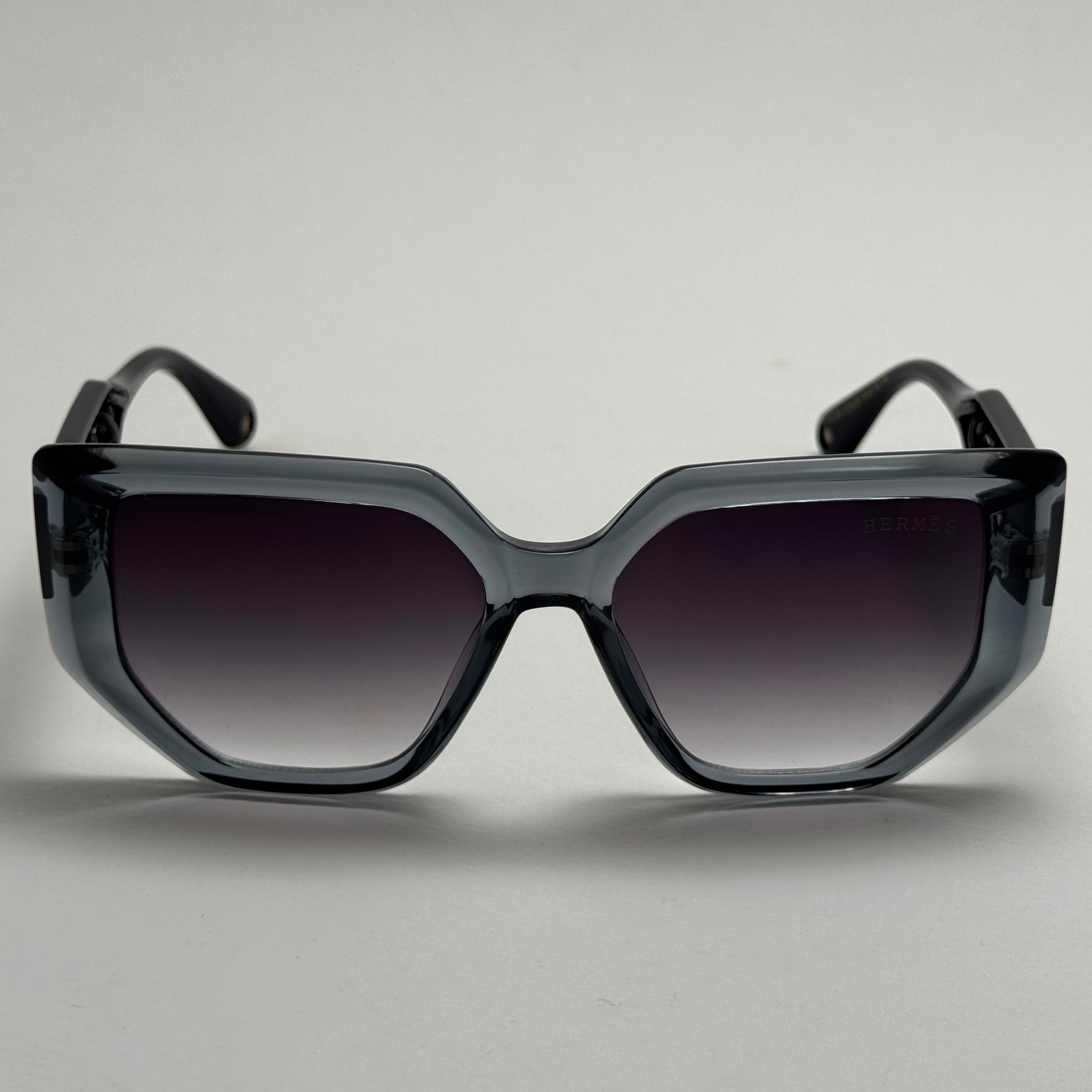 عینک آفتابی زنانه هرمس مدل Hermes Cut Out دسته چرمی طوسی کد رفرنس 1178 (ارسال رایگان)