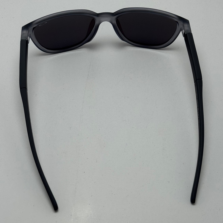 عینک آفتابی اوکلی سبک OAKLEY فریم طوسی عدسی هفت رنگ کد 2435 (ارسال رایگان)
