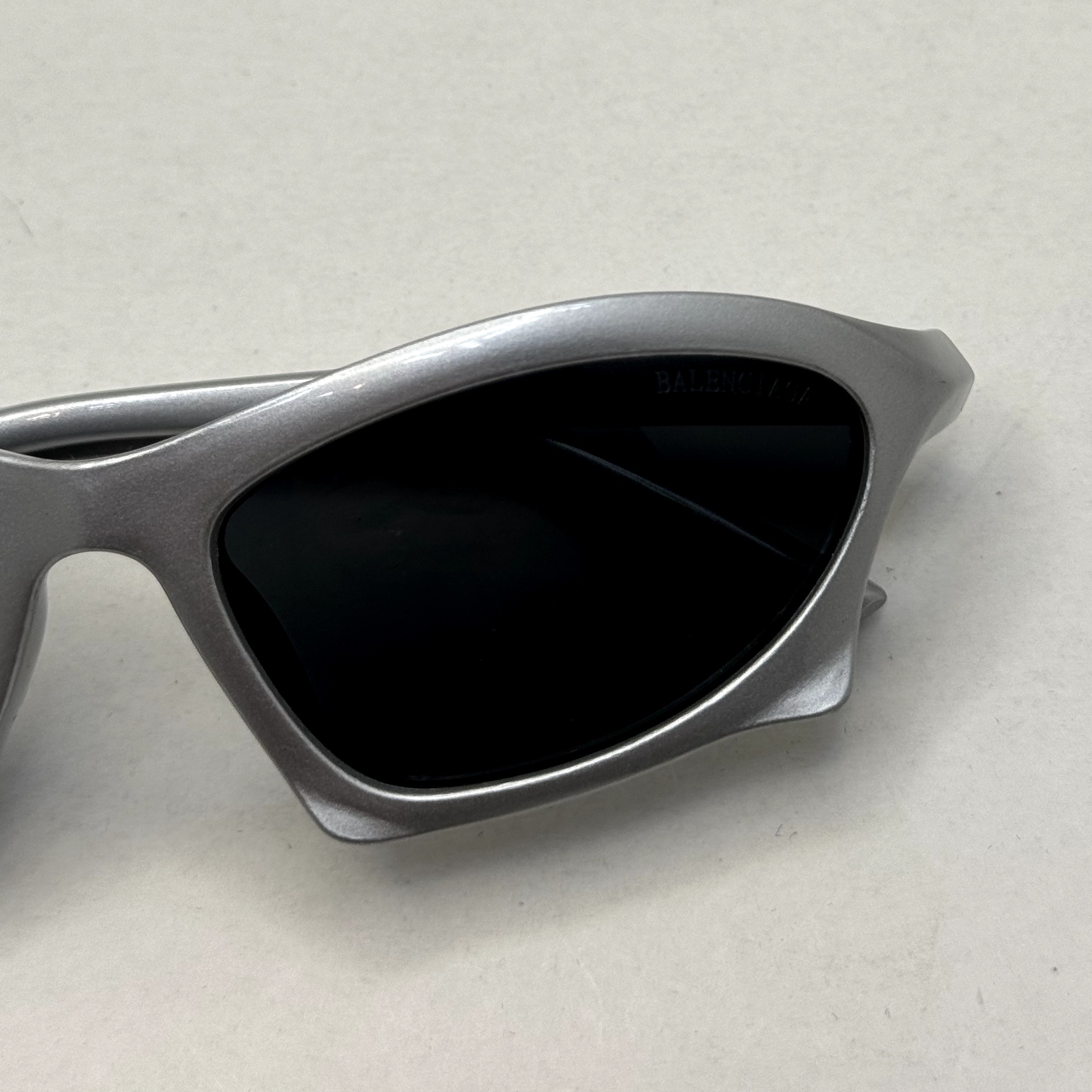 عینک آفتابی بالنسیاگا BALENCIAGA نقره ای مشکی کد SA619 - عینک ترند (ارسال رایگان)