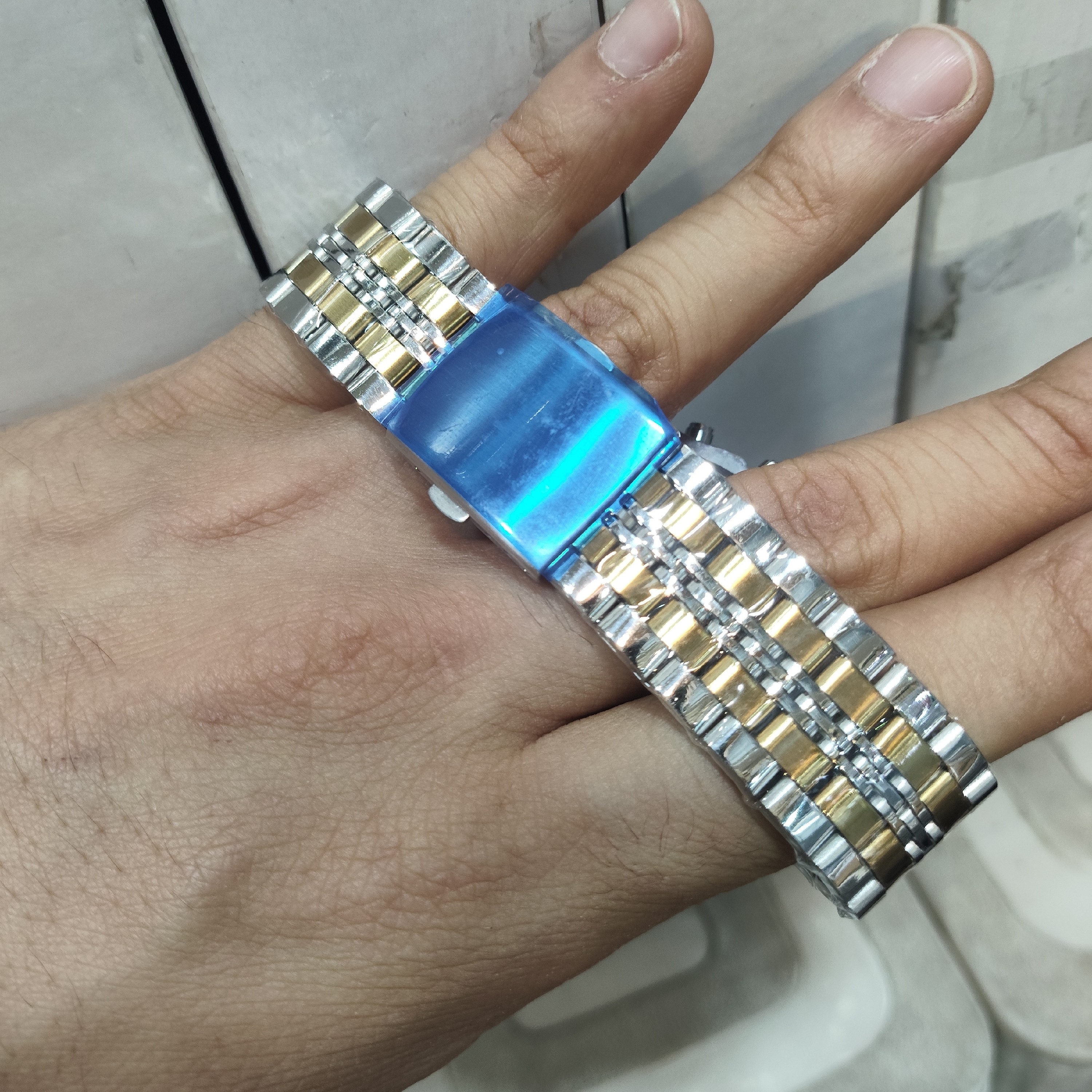 ساعت ست الگانس طرح سه موتور دورنگ طلایی نقره ای صفحه مشکی