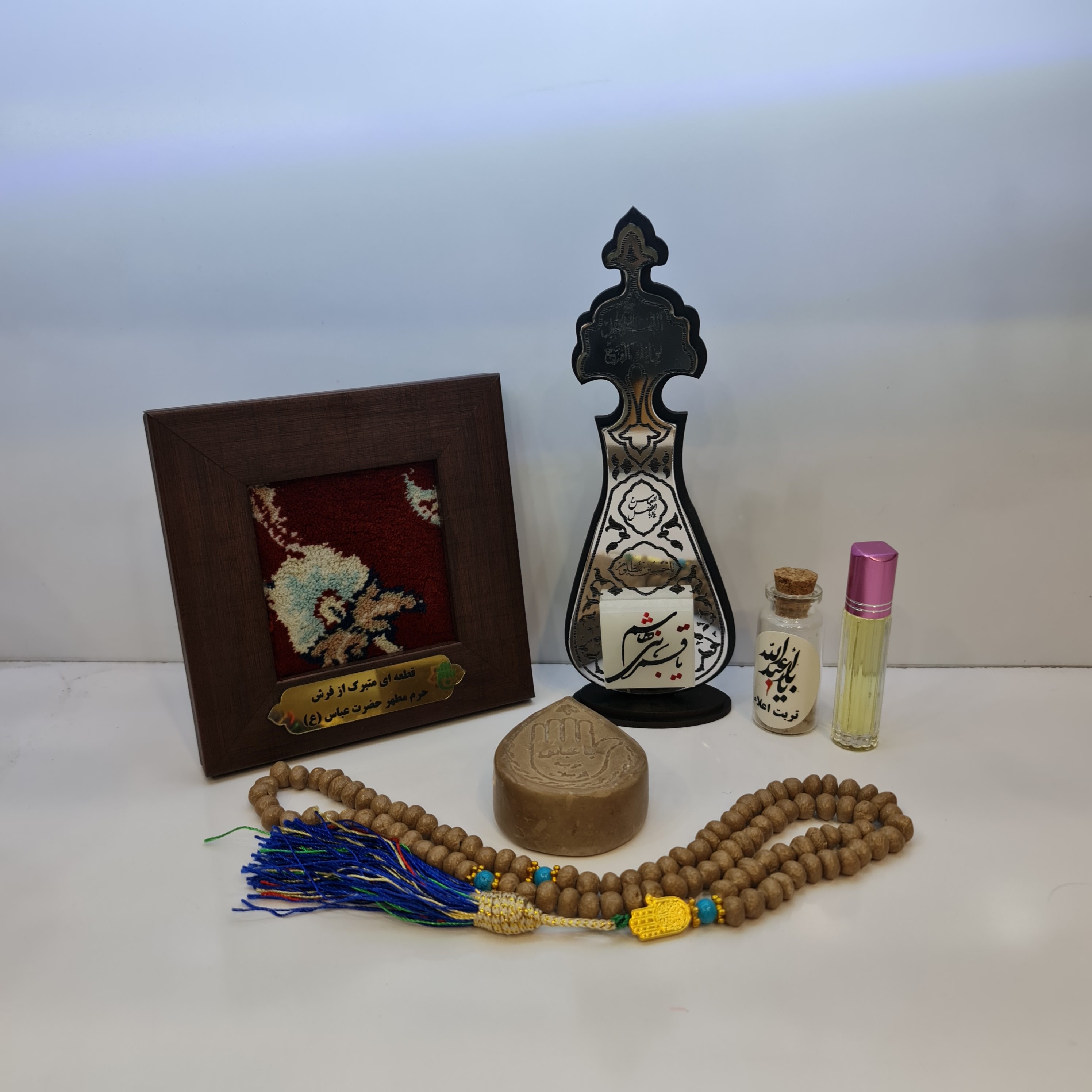 بسته فرهنگی سوغات کربلا (صندوقچه بهشتی) 7عنوان سنگ حرم و قاب فرش و عطر حرم وآب سرداب حضرت عباس و تسبیح مهر تربت کربلا